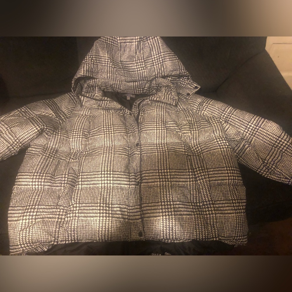 Preloved Puffy Coat Lisa Rinna Collection- black and white